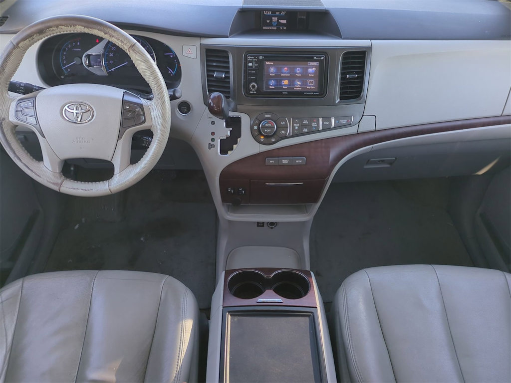 Thumbnail: 2013 Toyota Sienna - 9