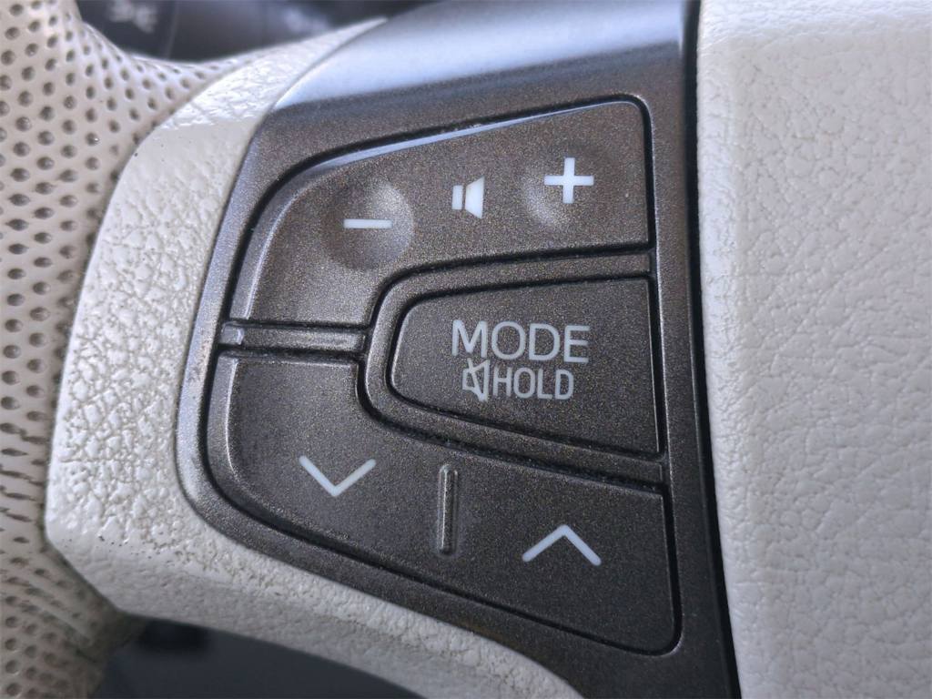 Thumbnail: 2013 Toyota Sienna - 31