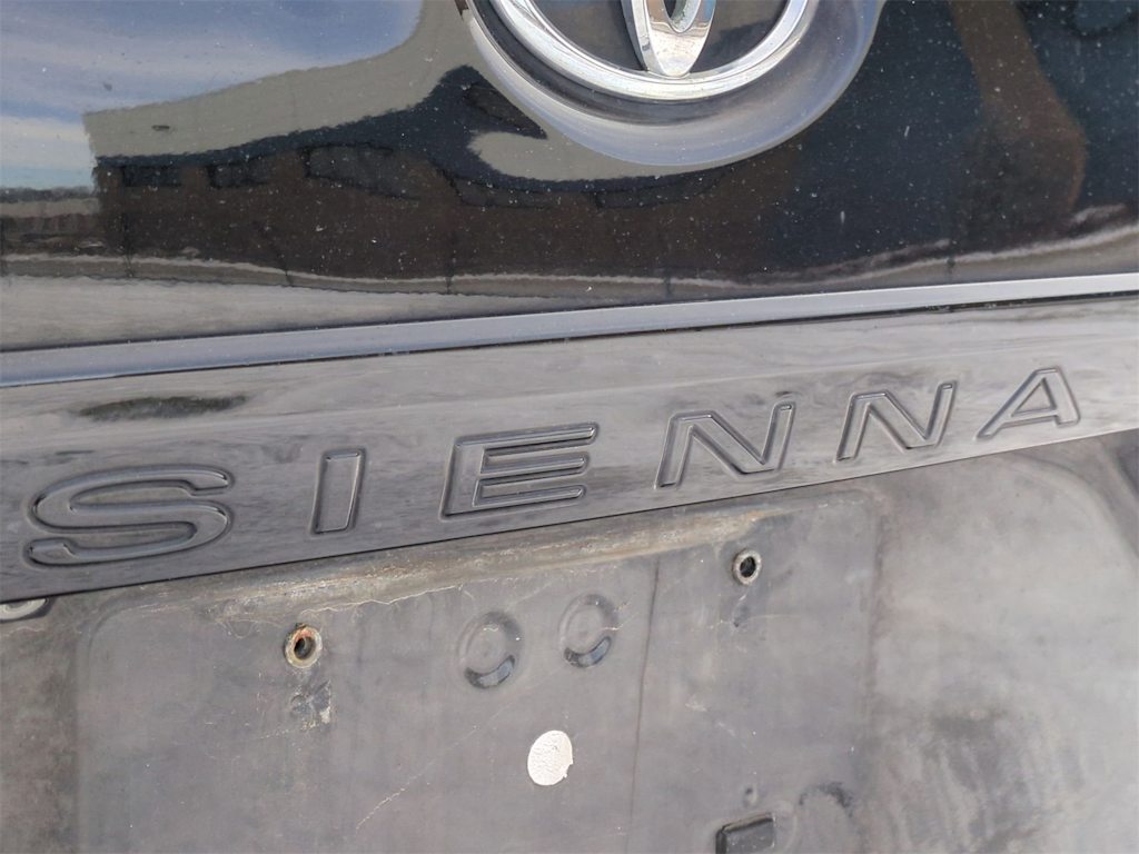 Thumbnail: 2013 Toyota Sienna - 26