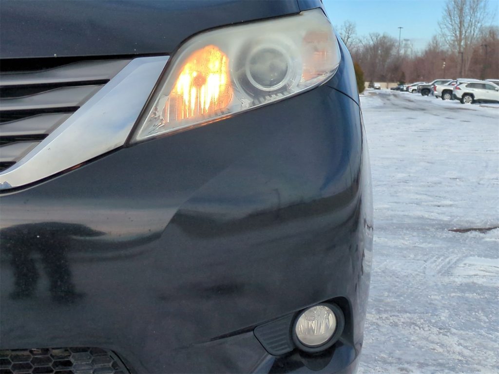 Thumbnail: 2013 Toyota Sienna - 7