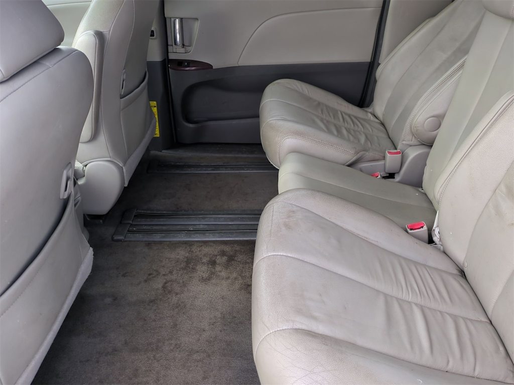 Thumbnail: 2013 Toyota Sienna - 12