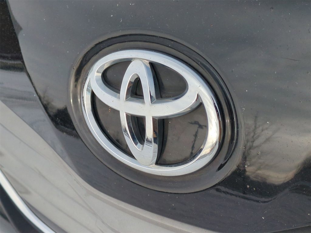 Thumbnail: 2013 Toyota Sienna - 25