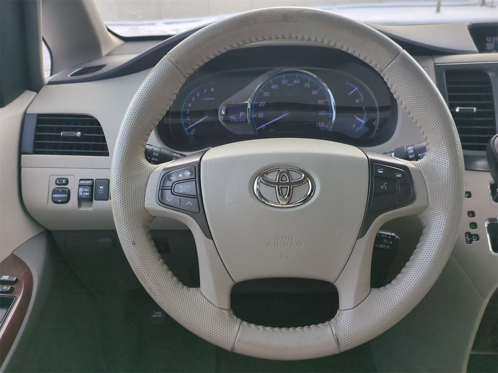 Thumbnail: 2013 Toyota Sienna - 13