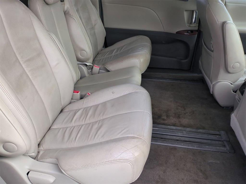 Thumbnail: 2013 Toyota Sienna - 11