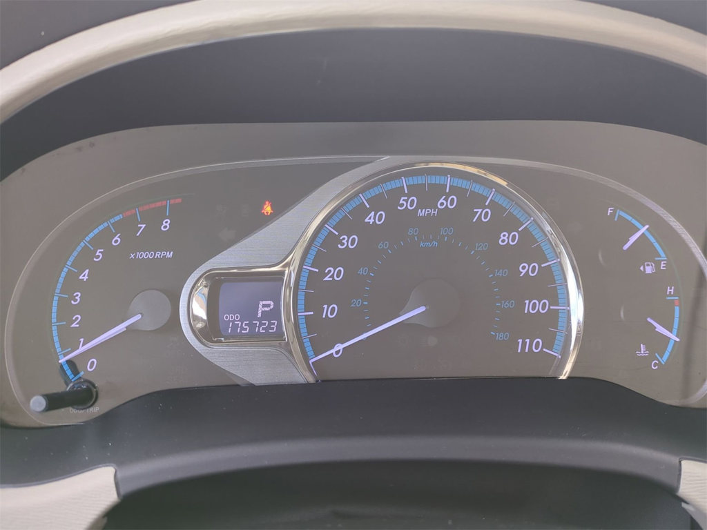 Thumbnail: 2013 Toyota Sienna - 37