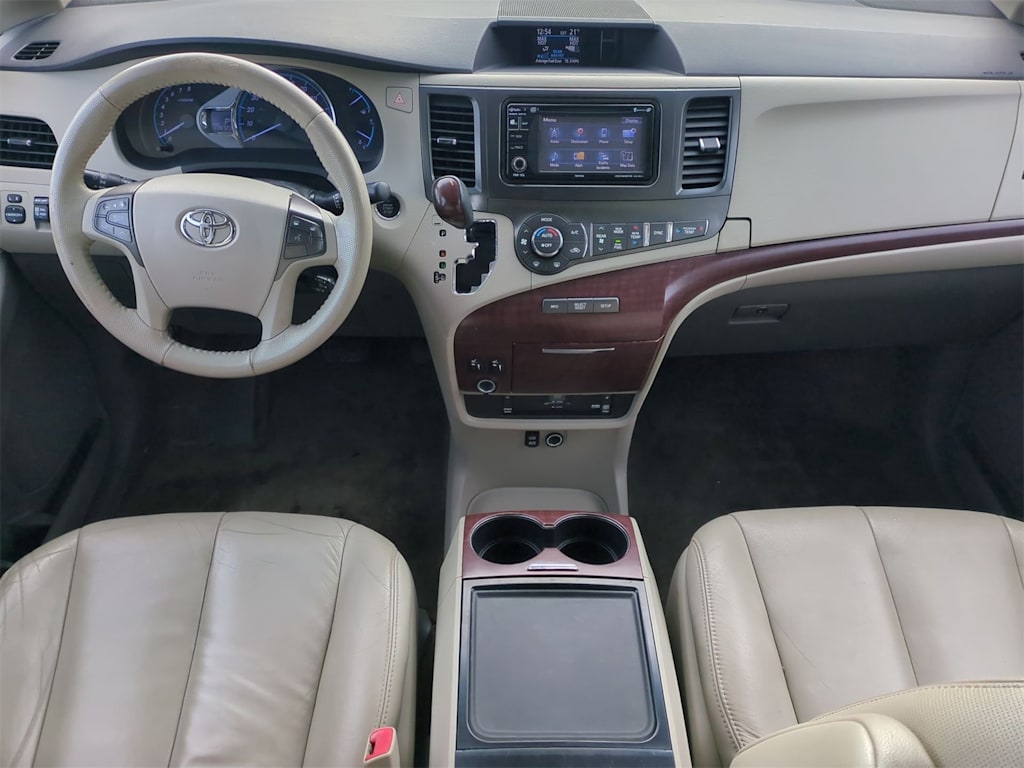 Thumbnail: 2013 Toyota Sienna - 9