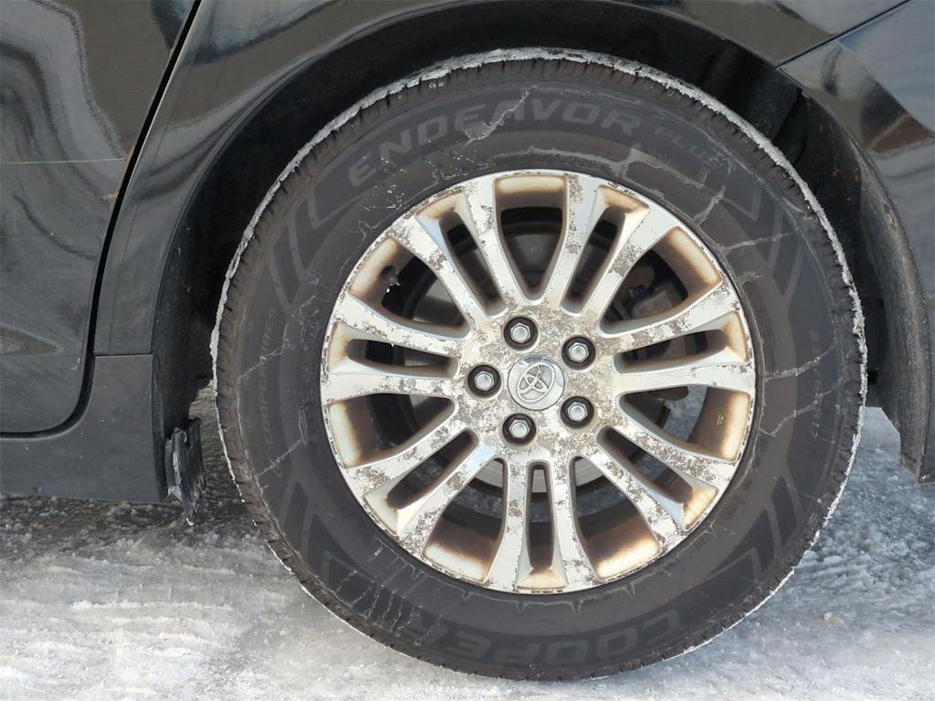 Thumbnail: 2013 Toyota Sienna - 8