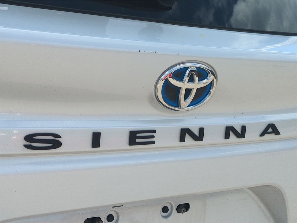 Thumbnail: 2024 Toyota Sienna - 24