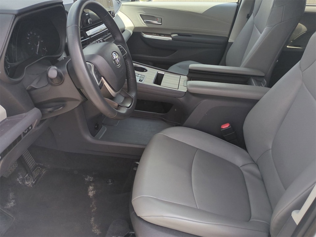 Thumbnail: 2024 Toyota Sienna - 10