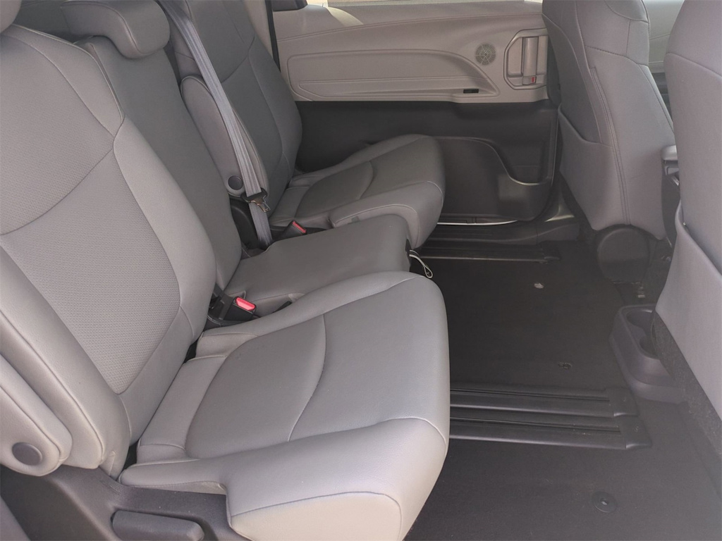 Thumbnail: 2024 Toyota Sienna - 28