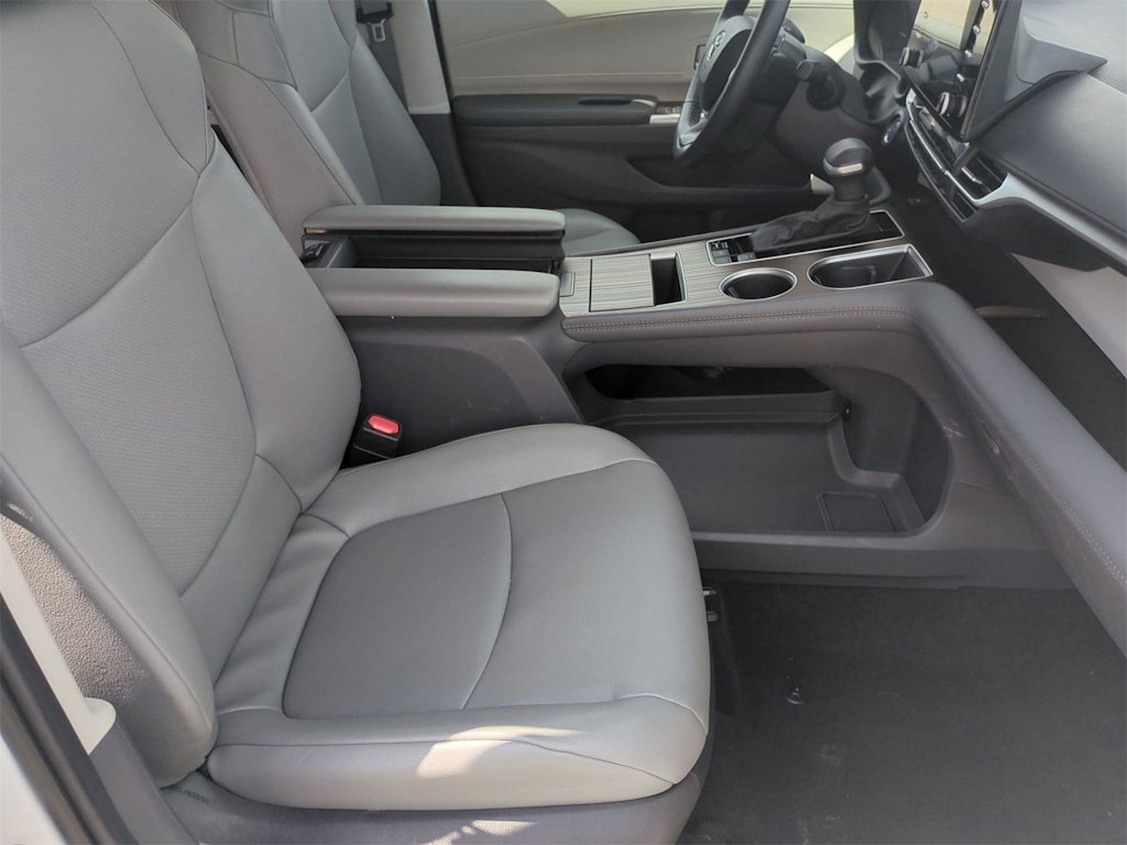 Thumbnail: 2024 Toyota Sienna - 11