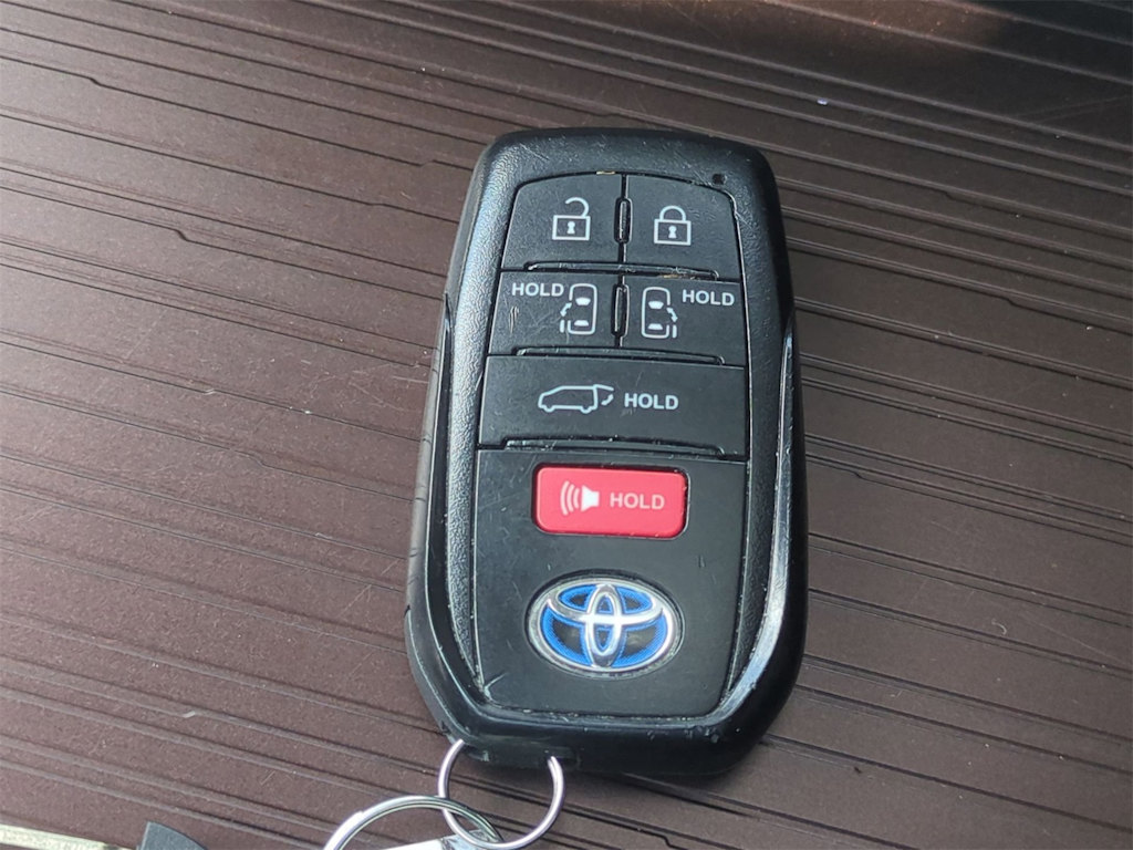 Thumbnail: 2024 Toyota Sienna - 17