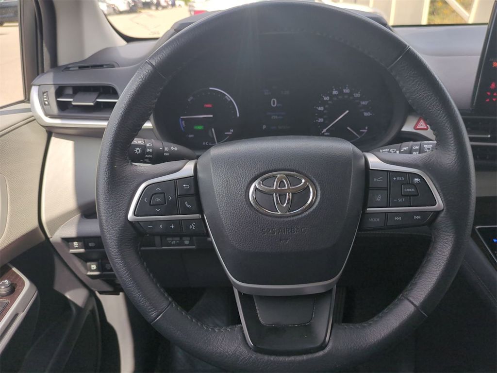 Thumbnail: 2024 Toyota Sienna - 13
