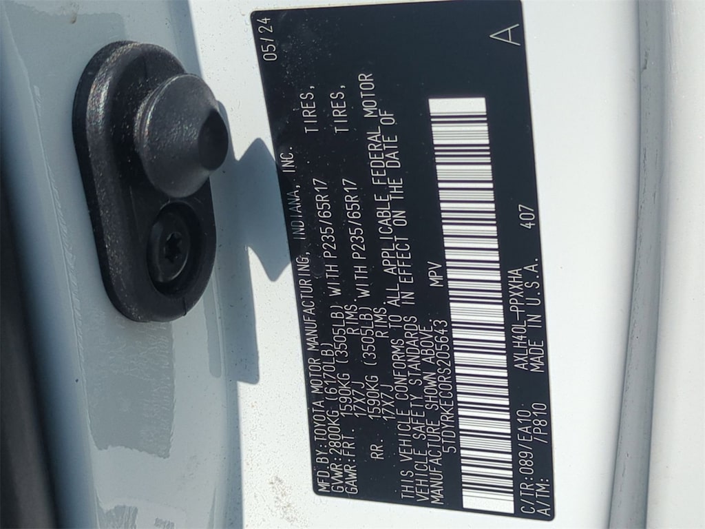 Thumbnail: 2024 Toyota Sienna - 18