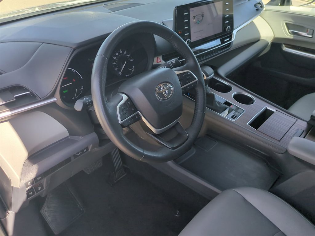 Thumbnail: 2024 Toyota Sienna - 2