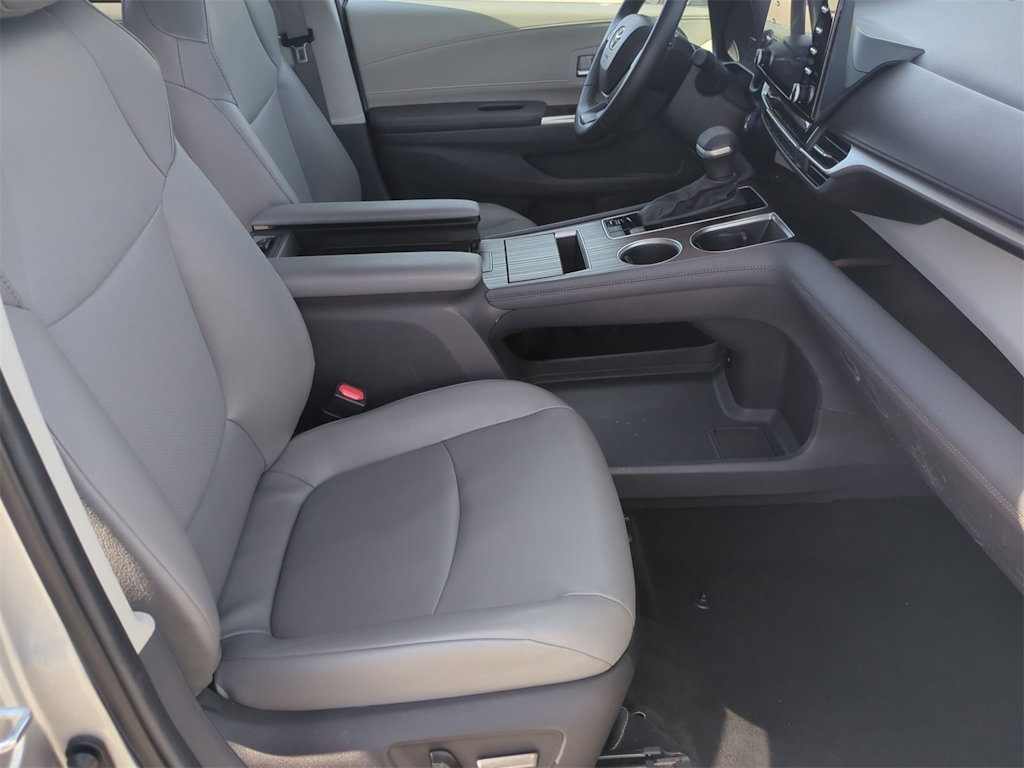 Thumbnail: 2024 Toyota Sienna - 11