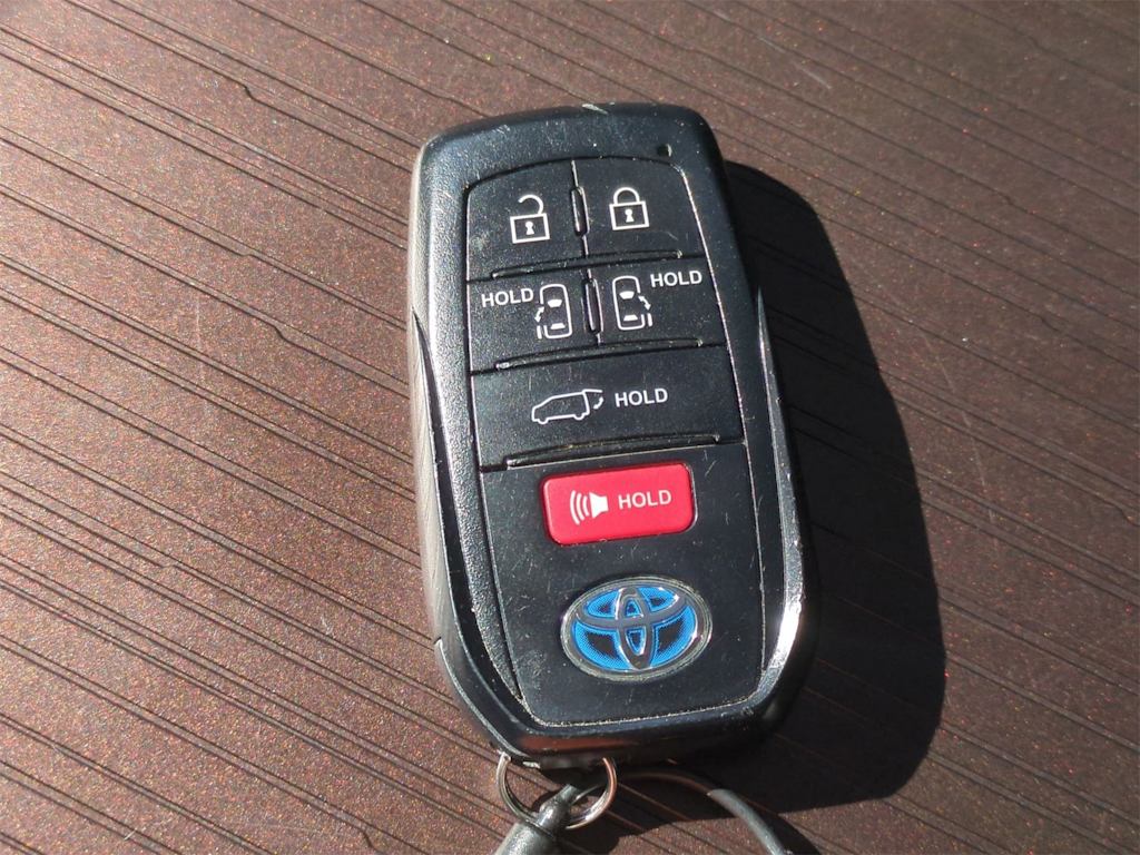 Thumbnail: 2024 Toyota Sienna - 17