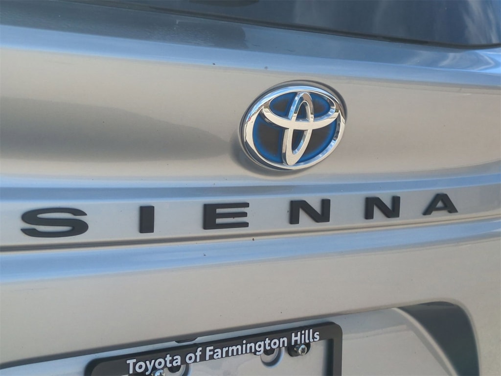 Thumbnail: 2024 Toyota Sienna - 24