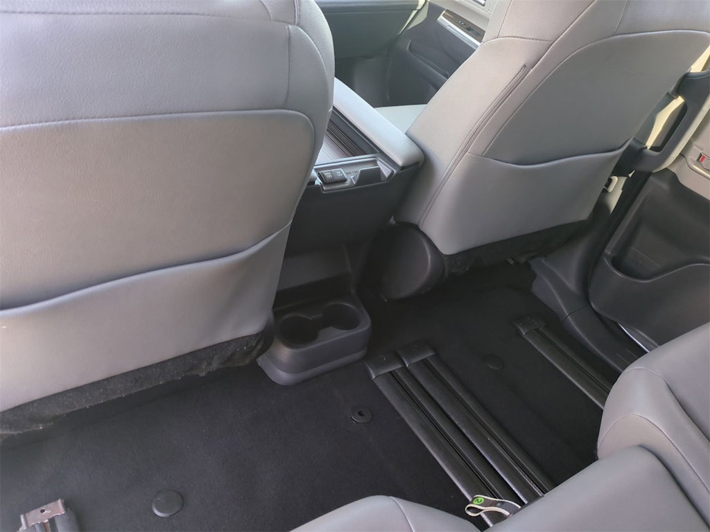 Thumbnail: 2024 Toyota Sienna - 26