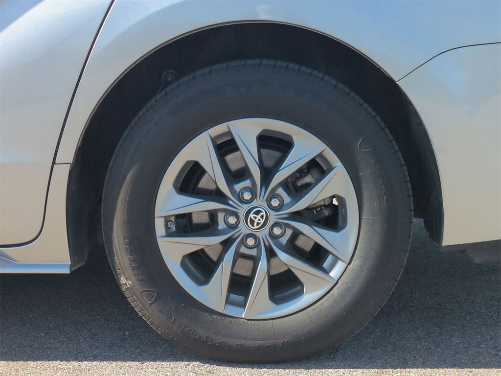 Thumbnail: 2024 Toyota Sienna - 8