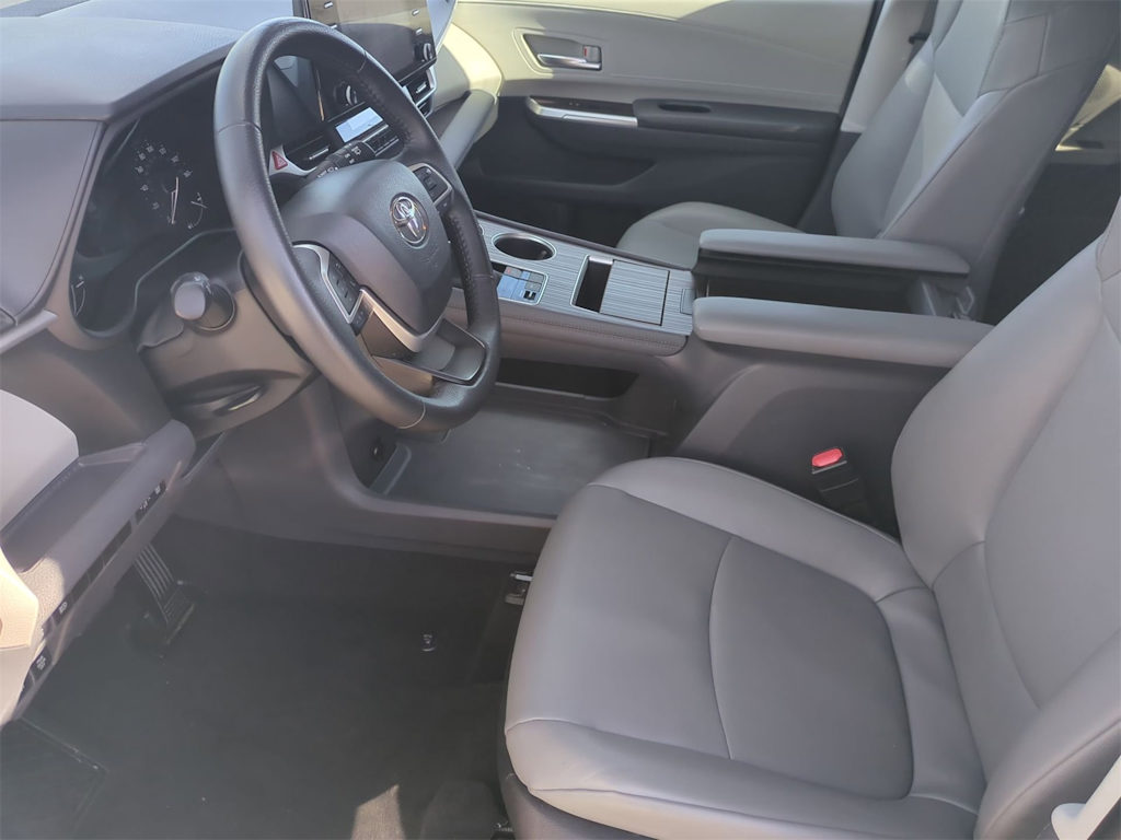 Thumbnail: 2024 Toyota Sienna - 10