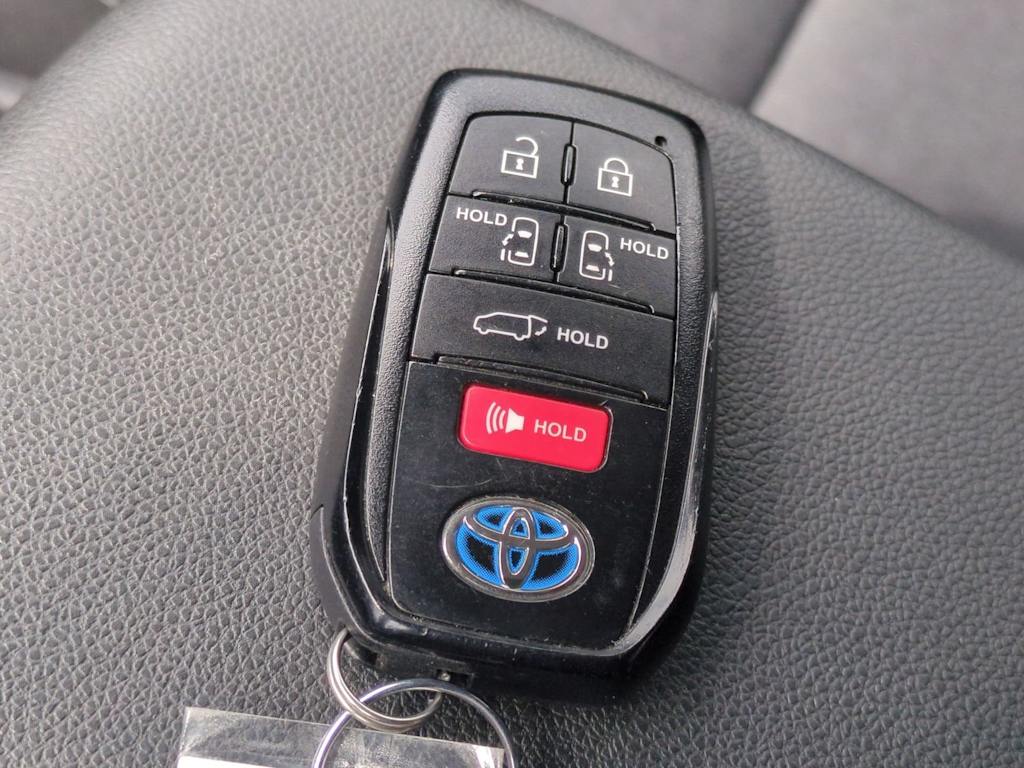 Thumbnail: 2024 Toyota Sienna - 17