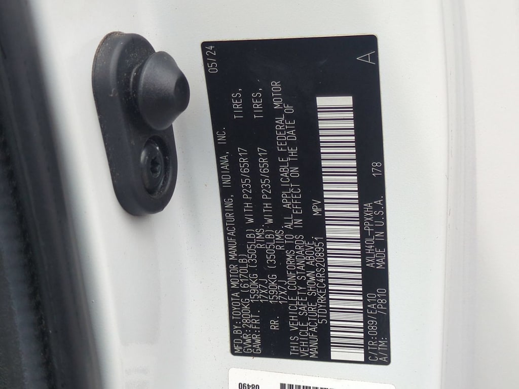 Thumbnail: 2024 Toyota Sienna - 18