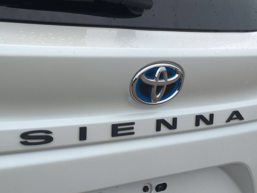 Thumbnail: 2024 Toyota Sienna - 24