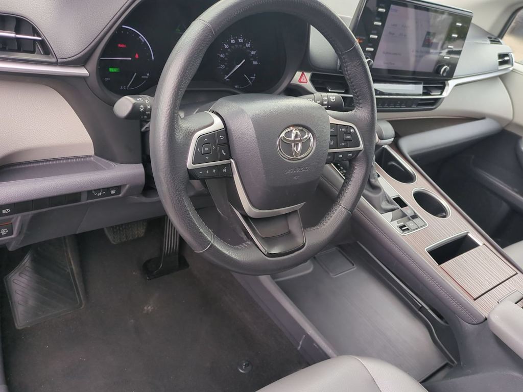 Thumbnail: 2024 Toyota Sienna - 2