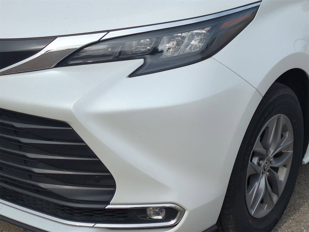 Thumbnail: 2024 Toyota Sienna - 24