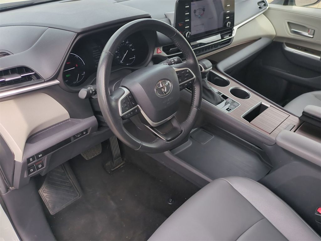 Thumbnail: 2024 Toyota Sienna - 2