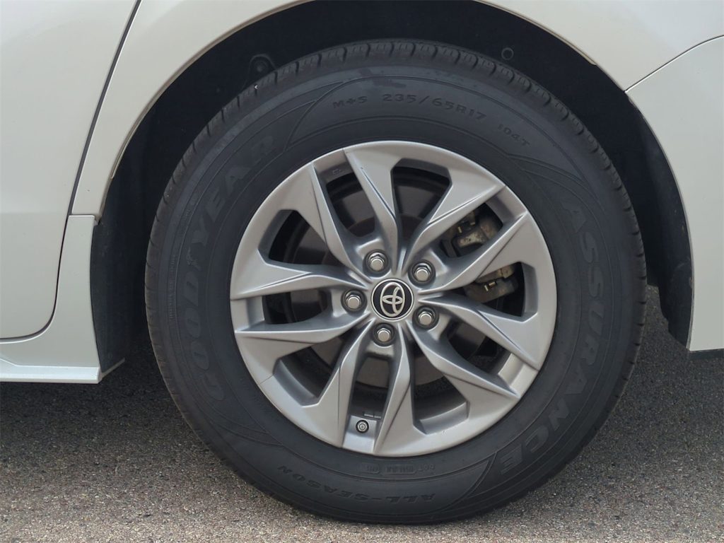 Thumbnail: 2024 Toyota Sienna - 8