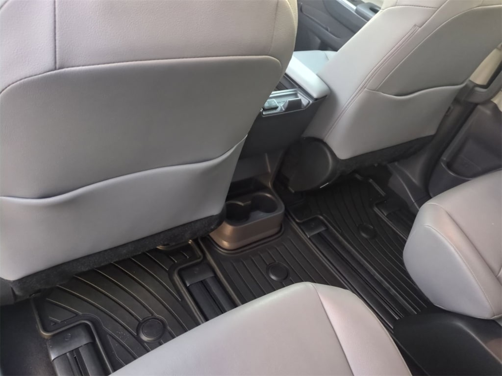 Thumbnail: 2024 Toyota Sienna - 27