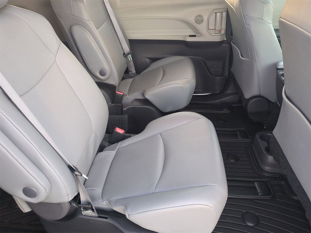 Thumbnail: 2024 Toyota Sienna - 29