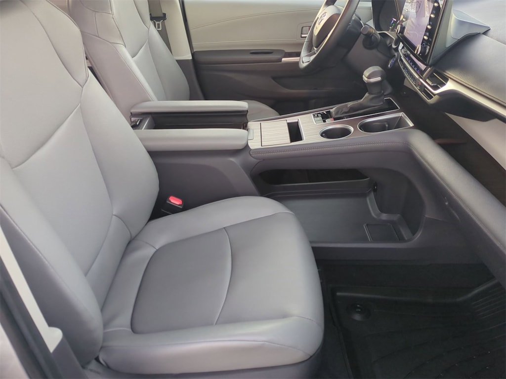 Thumbnail: 2024 Toyota Sienna - 11