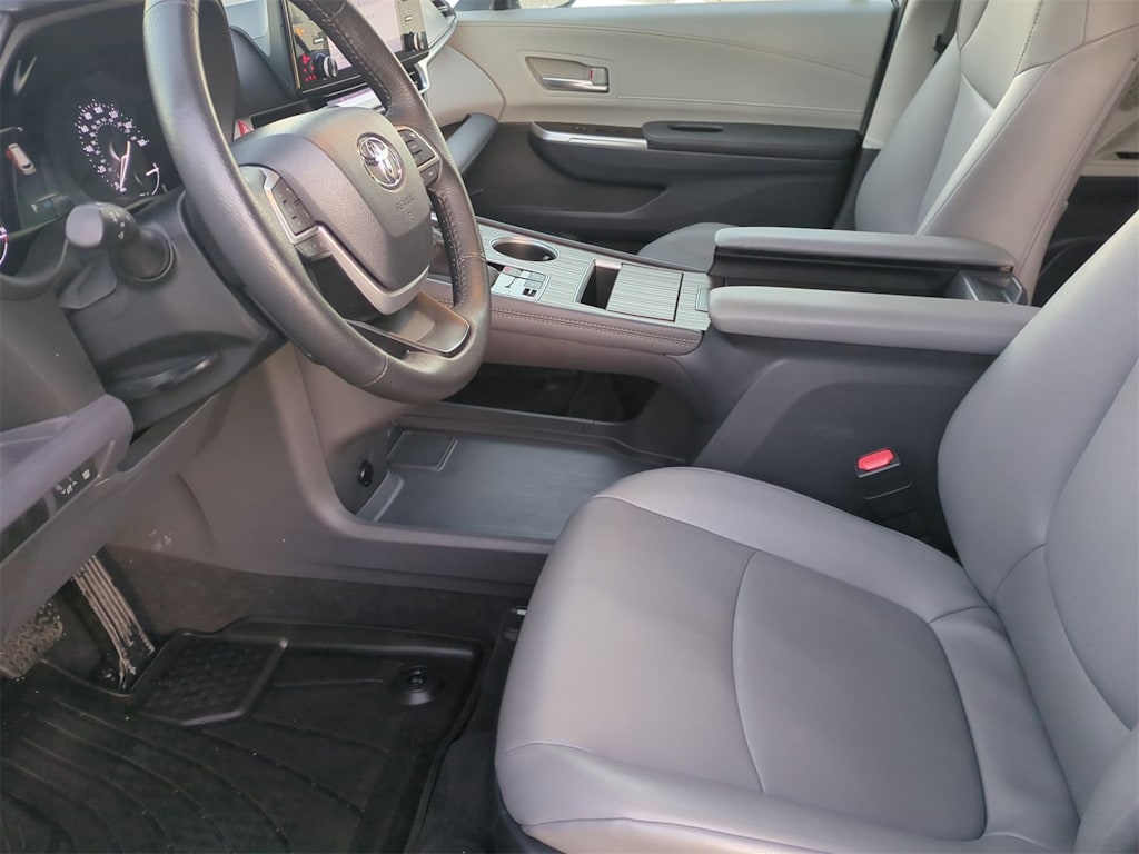 Thumbnail: 2024 Toyota Sienna - 10