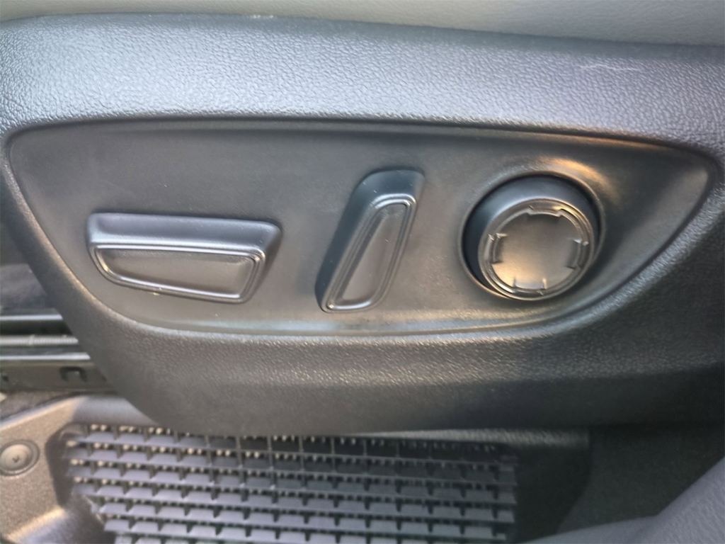 Thumbnail: 2024 Toyota Sienna - 26