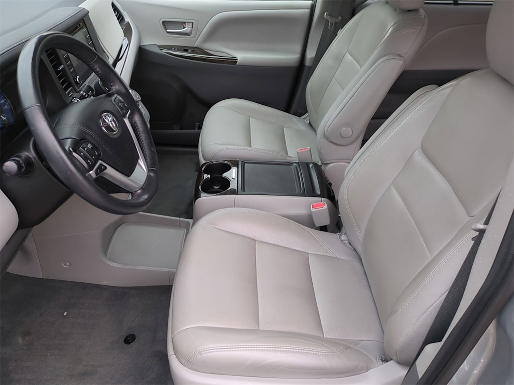 2020 Toyota Sienna XLE Premium 9