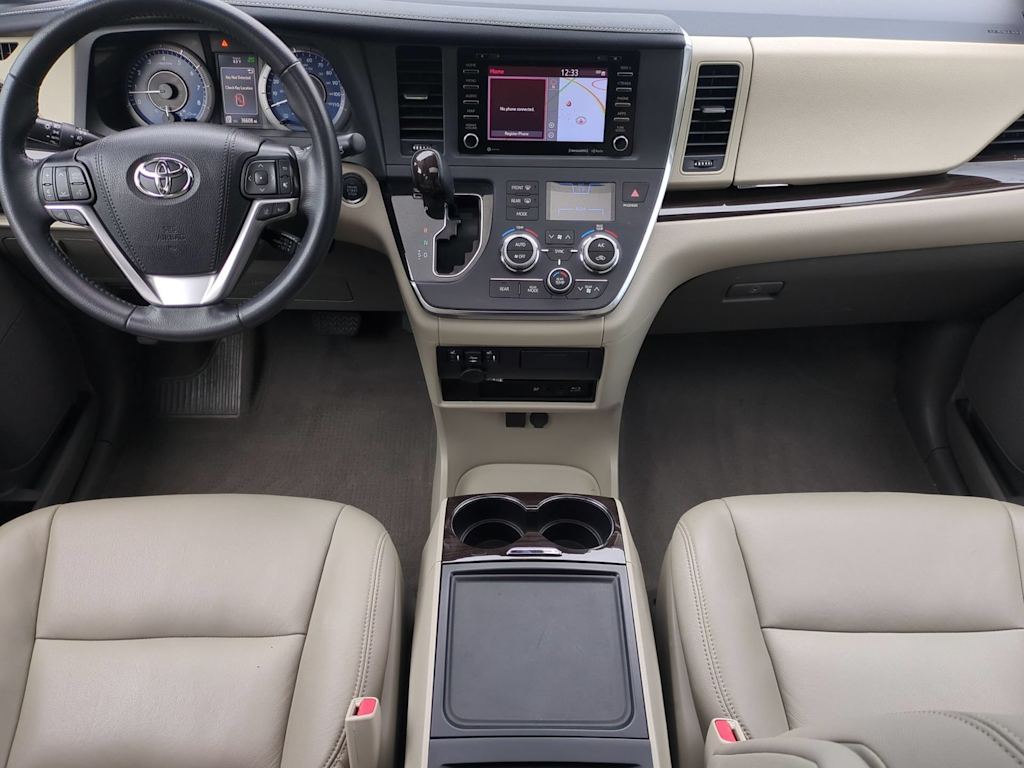 Thumbnail: 2019 Toyota Sienna - 9