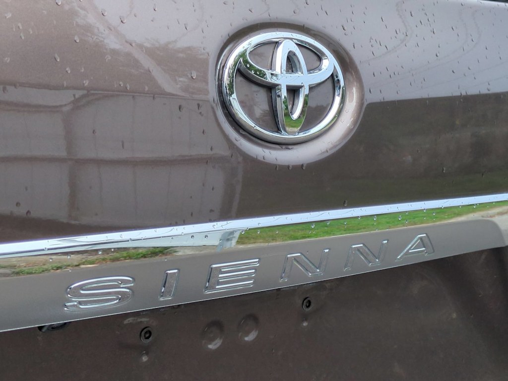 Thumbnail: 2019 Toyota Sienna - 24