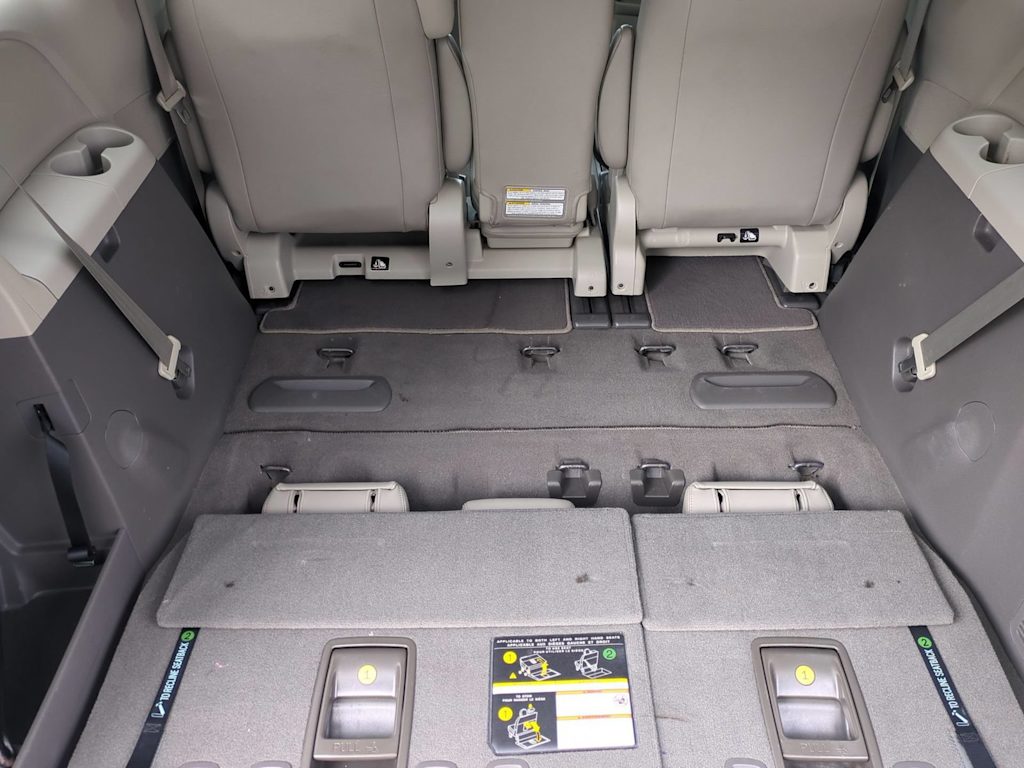 Thumbnail: 2019 Toyota Sienna - 37