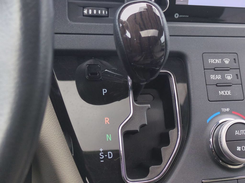 Thumbnail: 2019 Toyota Sienna - 35