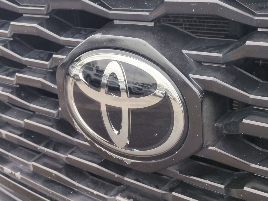 Thumbnail: 2017 Toyota Tacoma - 7