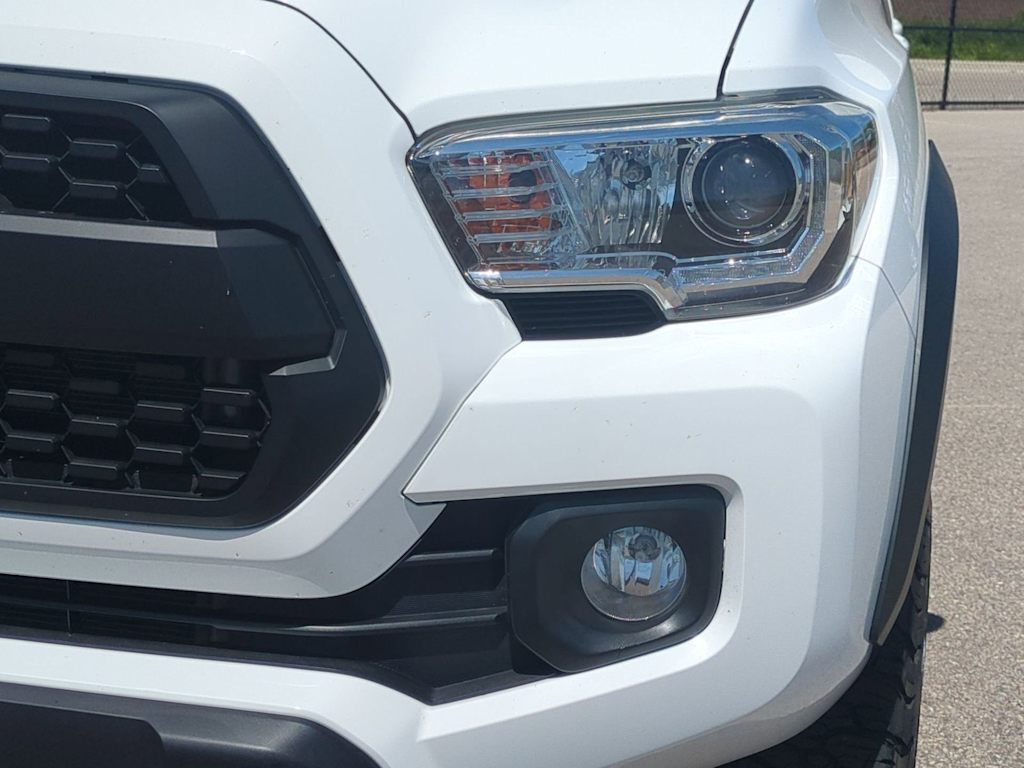 Thumbnail: 2020 Toyota Tacoma - 24