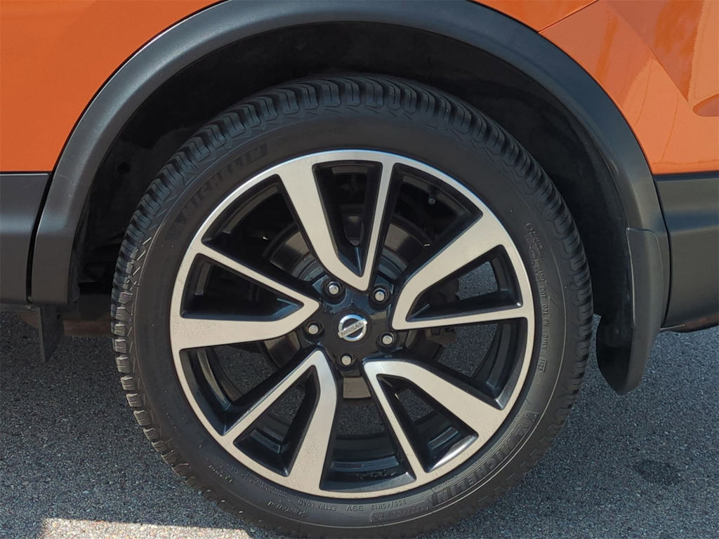 Thumbnail: 2017 Nissan Rogue Sport - 8