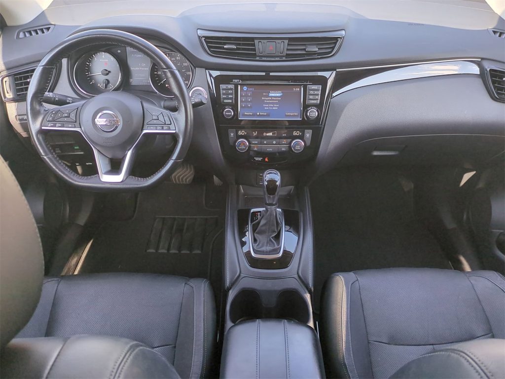 Thumbnail: 2017 Nissan Rogue Sport - 9