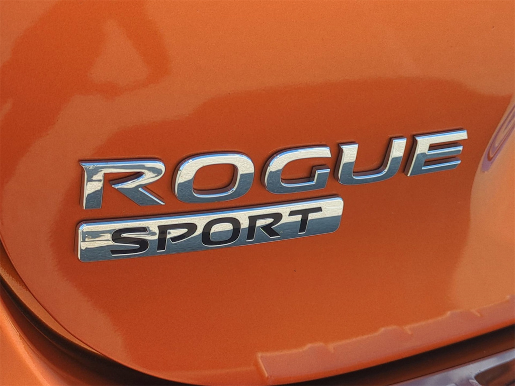 Thumbnail: 2017 Nissan Rogue Sport - 23