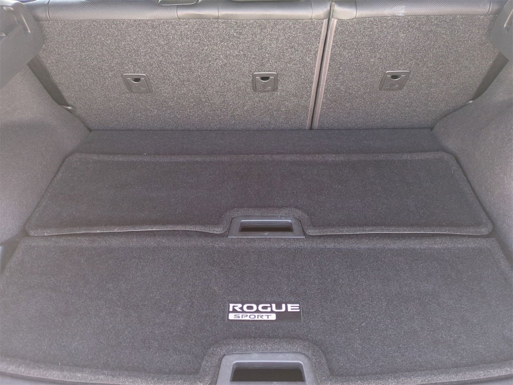 Thumbnail: 2017 Nissan Rogue Sport - 33