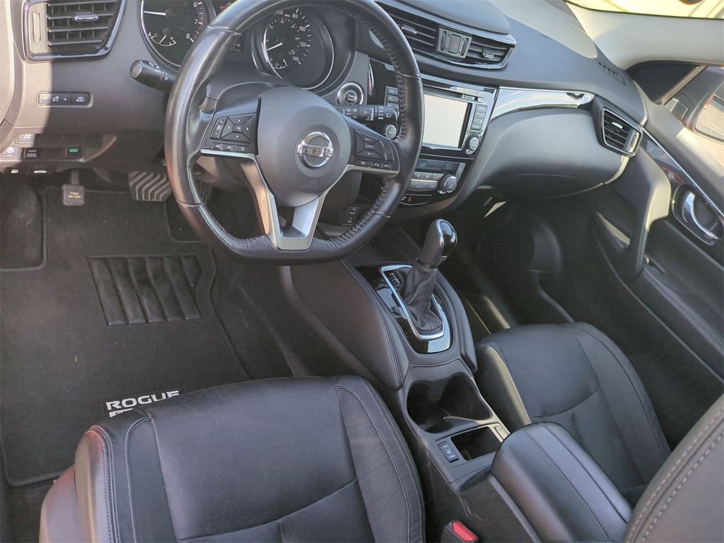 Thumbnail: 2017 Nissan Rogue Sport - 2