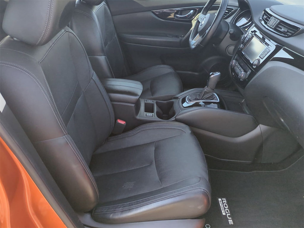 Thumbnail: 2017 Nissan Rogue Sport - 11